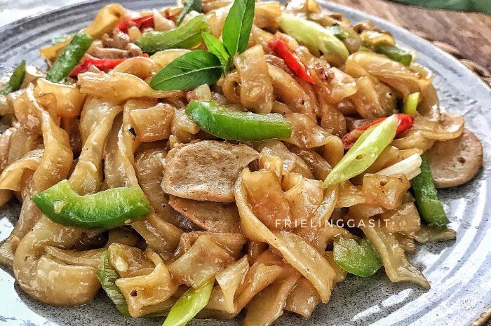 17 Ide Nama Usaha Kwetiau Goreng yang Unik, Gaul, dan Bikin Laper Mata!