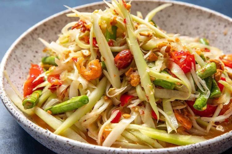 17 Ide Nama Usaha Salad Mangga yang Segar, Unik, dan Bikin Laper Mata!