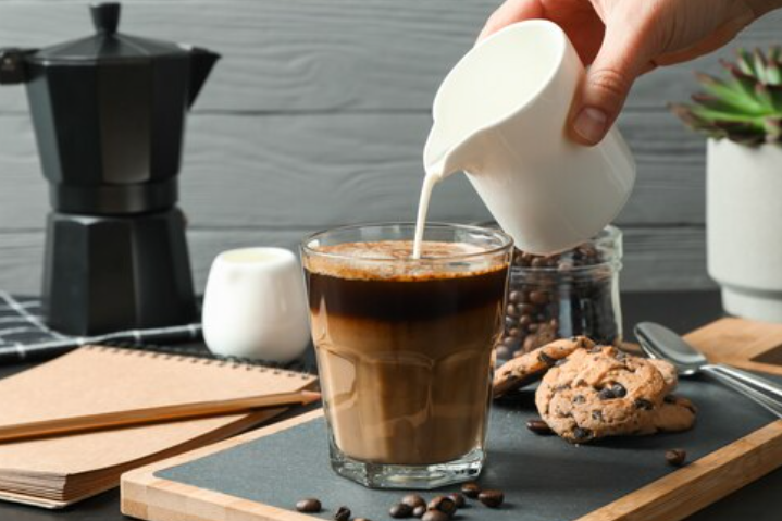5 Perbedaan Dirty Latte dan Kopi Latte yang Wajib Kamu Tahu!