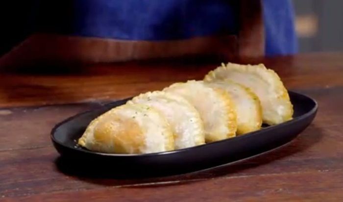 Resep Cireng Isi Ayam Suwir Pedas, Camilan Laris Manis yang Bisa Jadi Ide Jualan!