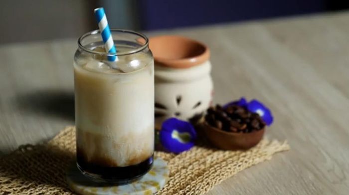 Resep Kopi Susu Bunga Telang yang Unik dan Menyegarkan