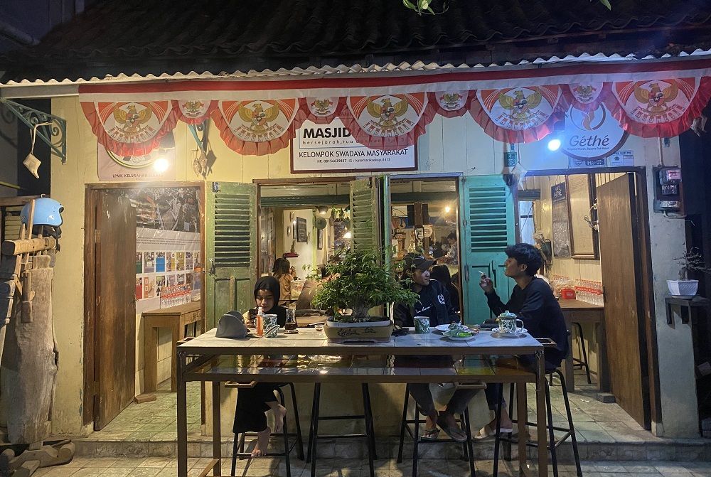 Kafe Hidden Gem di Gang Sempit, Tawarkan Nuansa Zaman Dulu Hingga Jejak Sejarah Kota Semarang