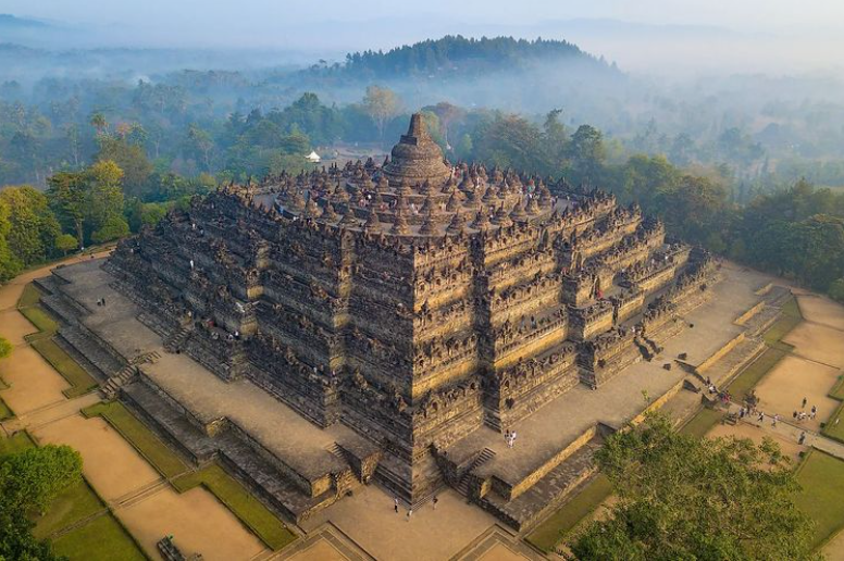 7 Destinasi Wisata Sejarah Paling Seru di Indonesia yang Wajib Kamu Kunjungi, Yuk Jelajahi Jejak Masa Lalu!
