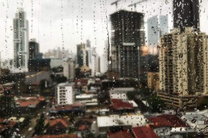 5 Tempat Ngopi Paling Syahdu di Jakarta untuk Menikmati Hujan