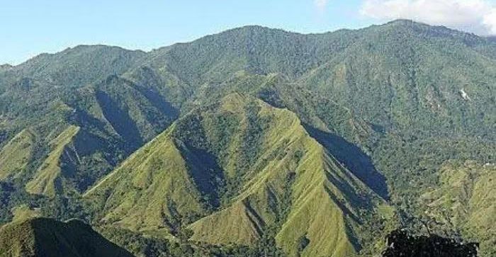 7 Gunung dengan Medan Tersulit di Indonesia yang Cocok untuk Pendaki Profesional