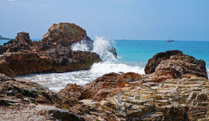 Cantiknya Pantai Marina Lampung, Punya Pasir Putih dan Ombak Besar Berbatasan dengan Samudera Hindia