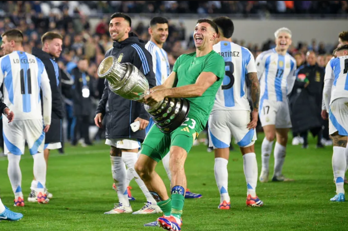 Kurang Cocok, Chelsea Dinilai Tepat Tidak Beli Emiliano Martinez