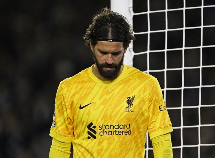 Alisson Cedera Lagi! Kiper Utama Brasil Dipastikan Absen Lawan Prancis dan Kroasia
