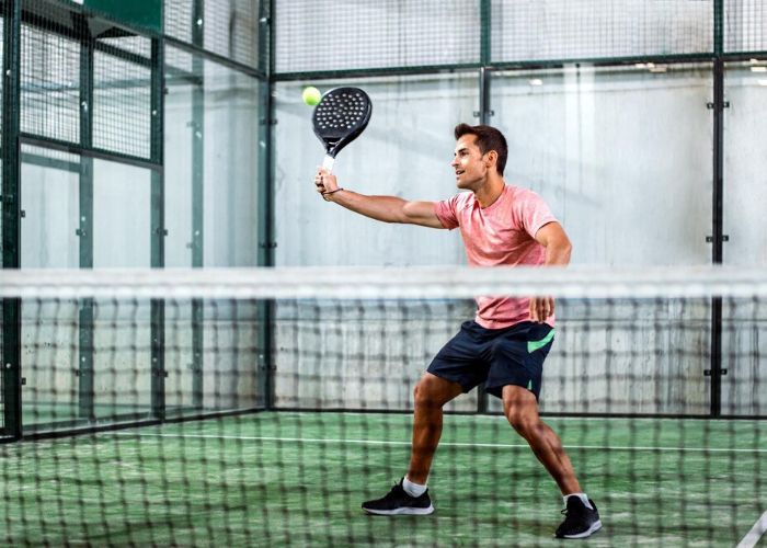 Perbedaan Padel dan Tenis: Salah Satu Alasan Jadi Tren