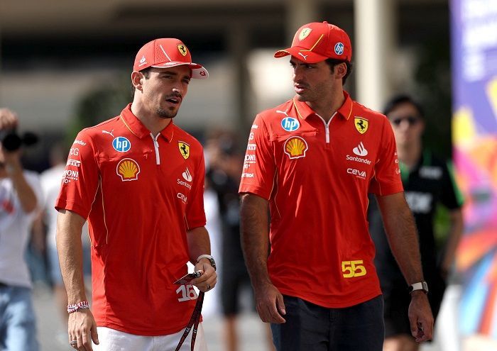 Dulu Ngefans Berat, Kini Carlos Sainz Jr. Anggap Lewis Hamilton Cuma Rival: Ferrari Nyesel Nggak, Nih?