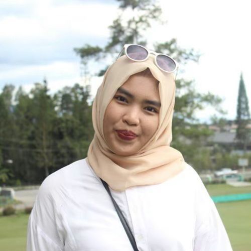 Indriyana Octavia - 111 Caption Bahasa Inggris untuk Istri, Singkat Romantis!